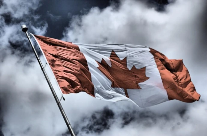 PR card renewal and Canadian immigration document support